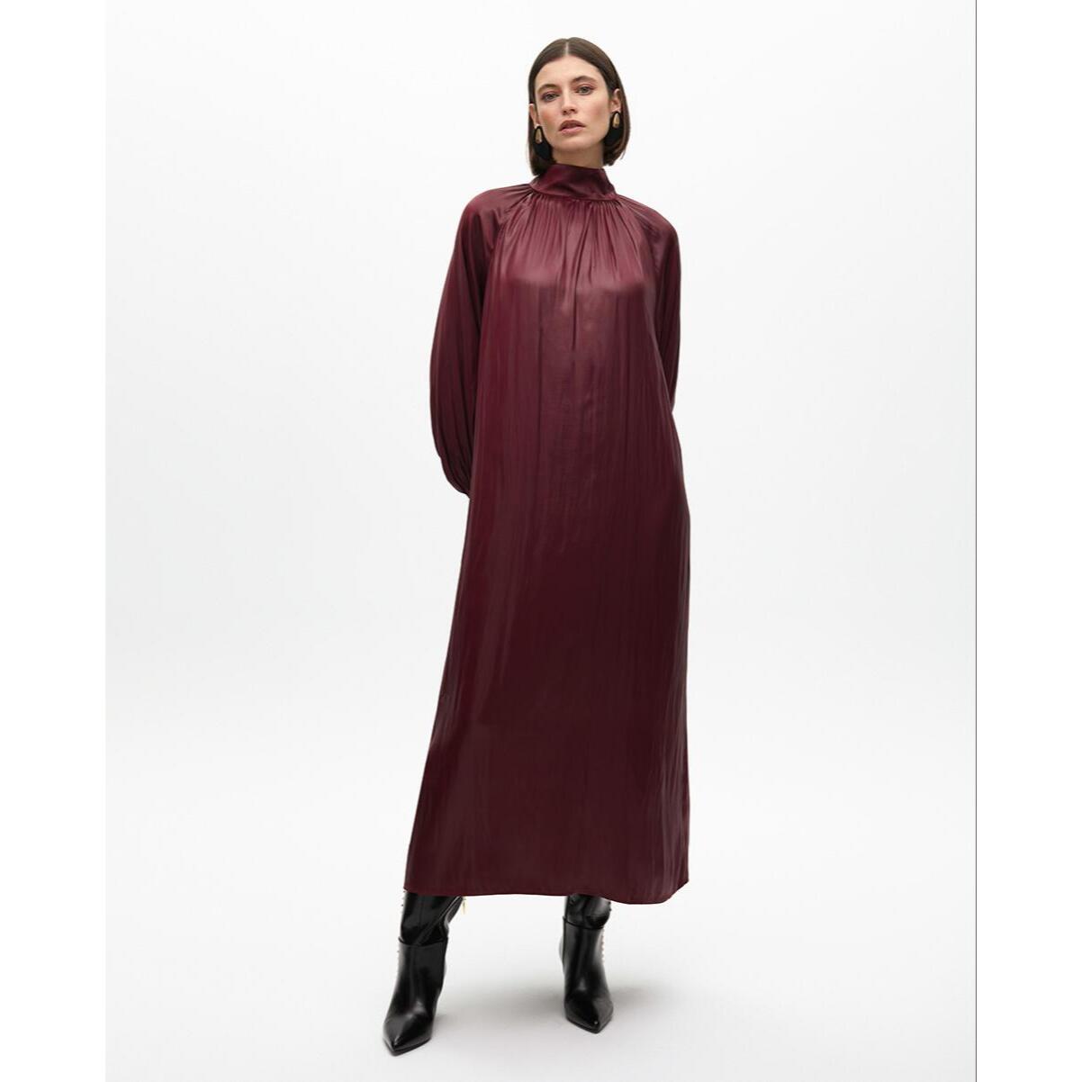 Vestito collo alto con cintura effetto cerato