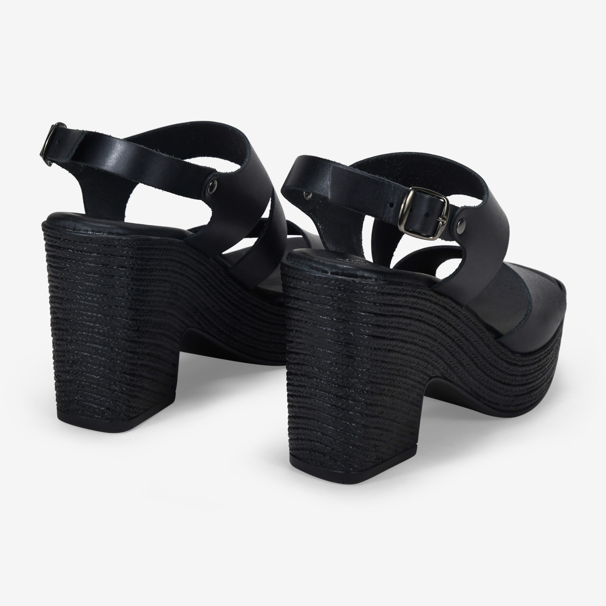 Sandalias de tacón negras en piel con hebilla