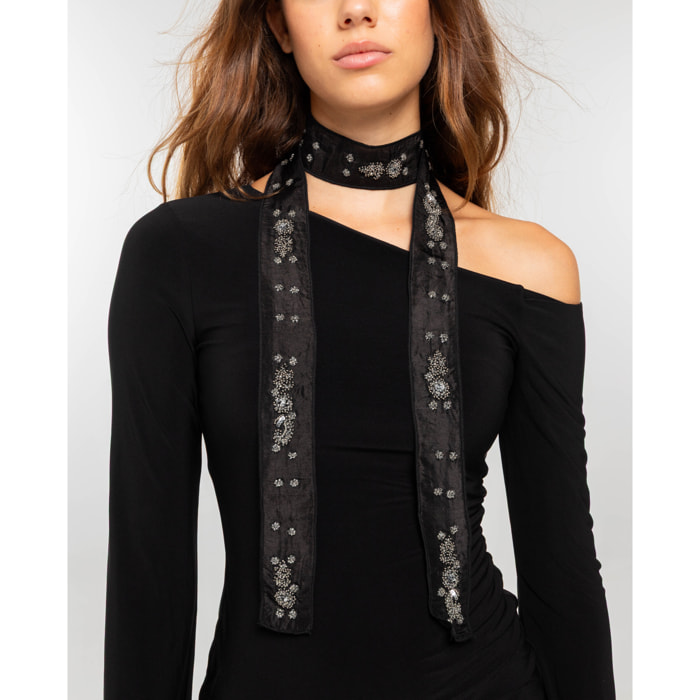 Cinta bordada estilo foulard de mujer