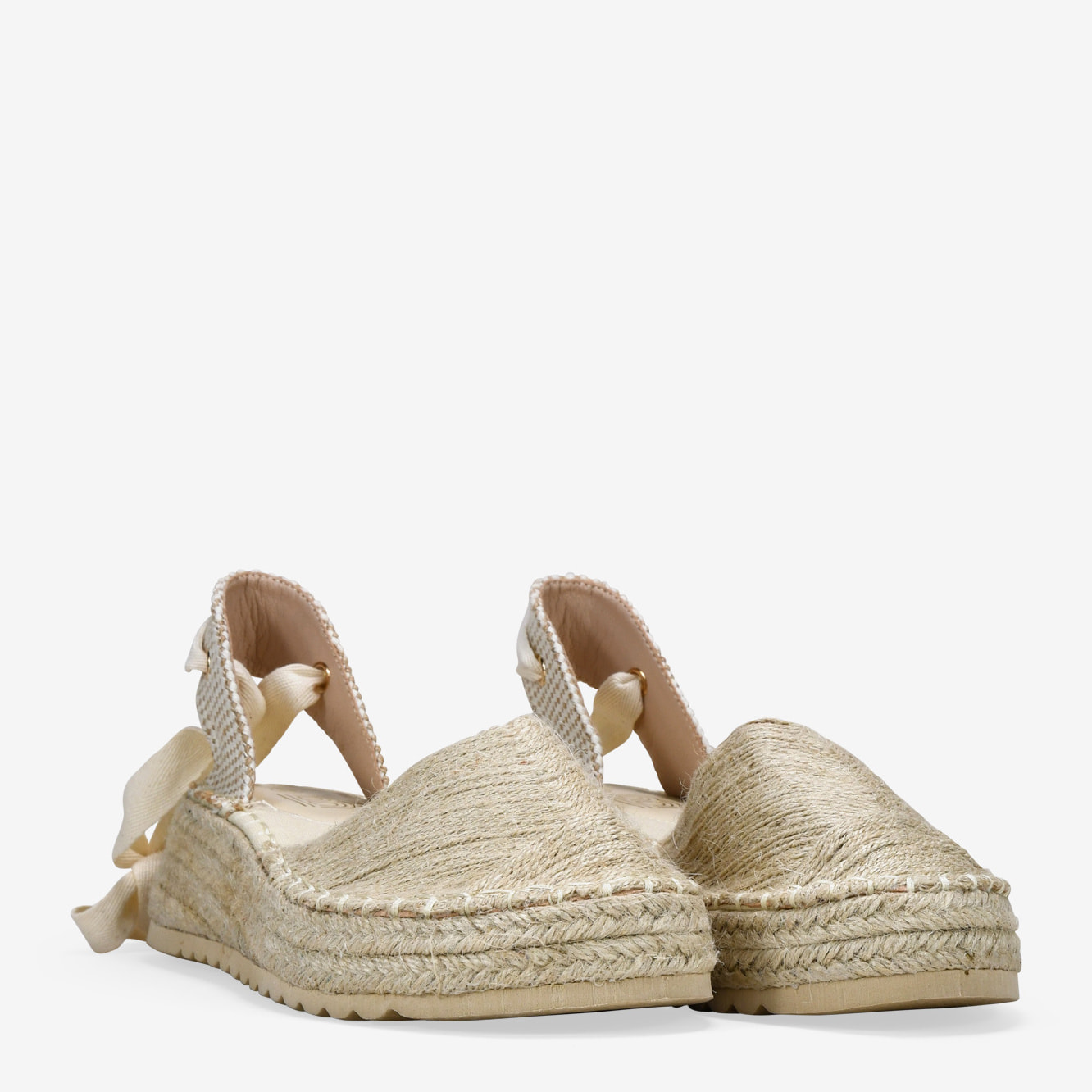 Alpargatas cuña beige en rafia con tiras largas