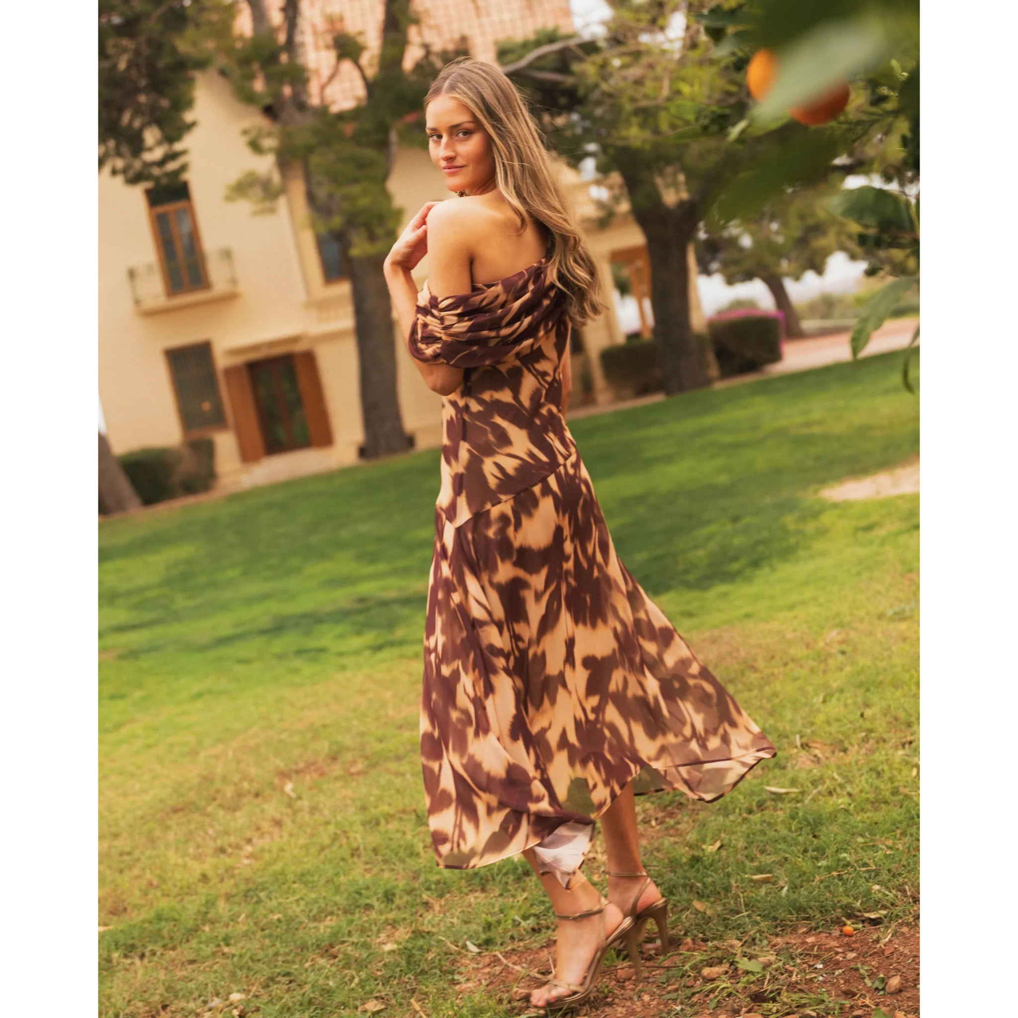 Vestido midi asimétrico estampado