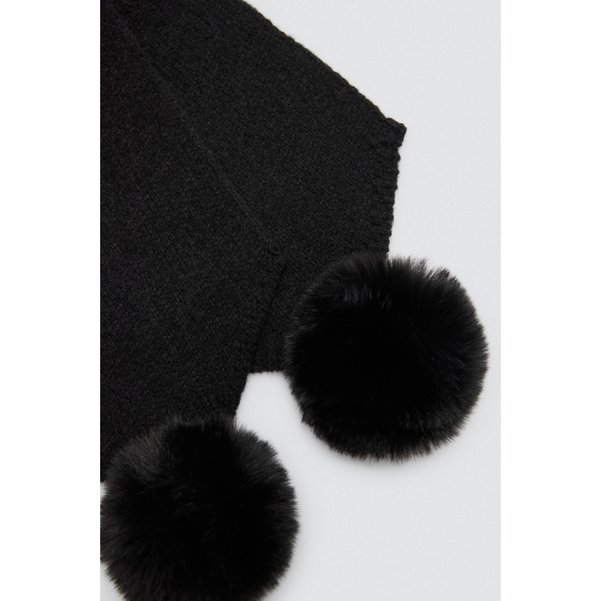 Sciarpa con pompon nero