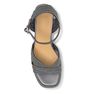 Sandalia Vallita tacón forrado en trenzado metalizado artesanal con pulsera y escote en V