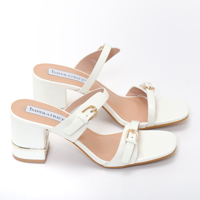 Sandali in simil pelle verniciata con fasce sottili e tacco comodo