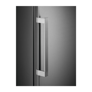 AEG Frigorífico 1 puerta de libre instalación CustomFlex® de 1860 mm RKB638E5MX | Reacondicionado