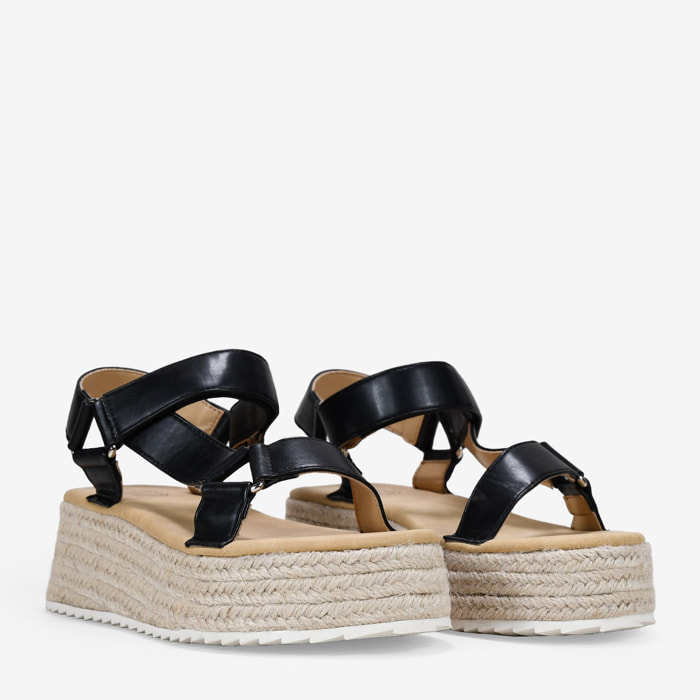 Sandalias deportivas negras con plataforma de esparto