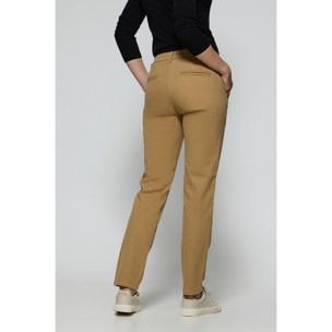 Pantalón chino May color arena con bordado en bolsillo minimal Polo Club