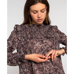 Blusa estampada con volantes y nido de abeja