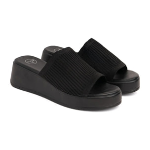 Sabot con fascia in tessuto e zeppa - NERO