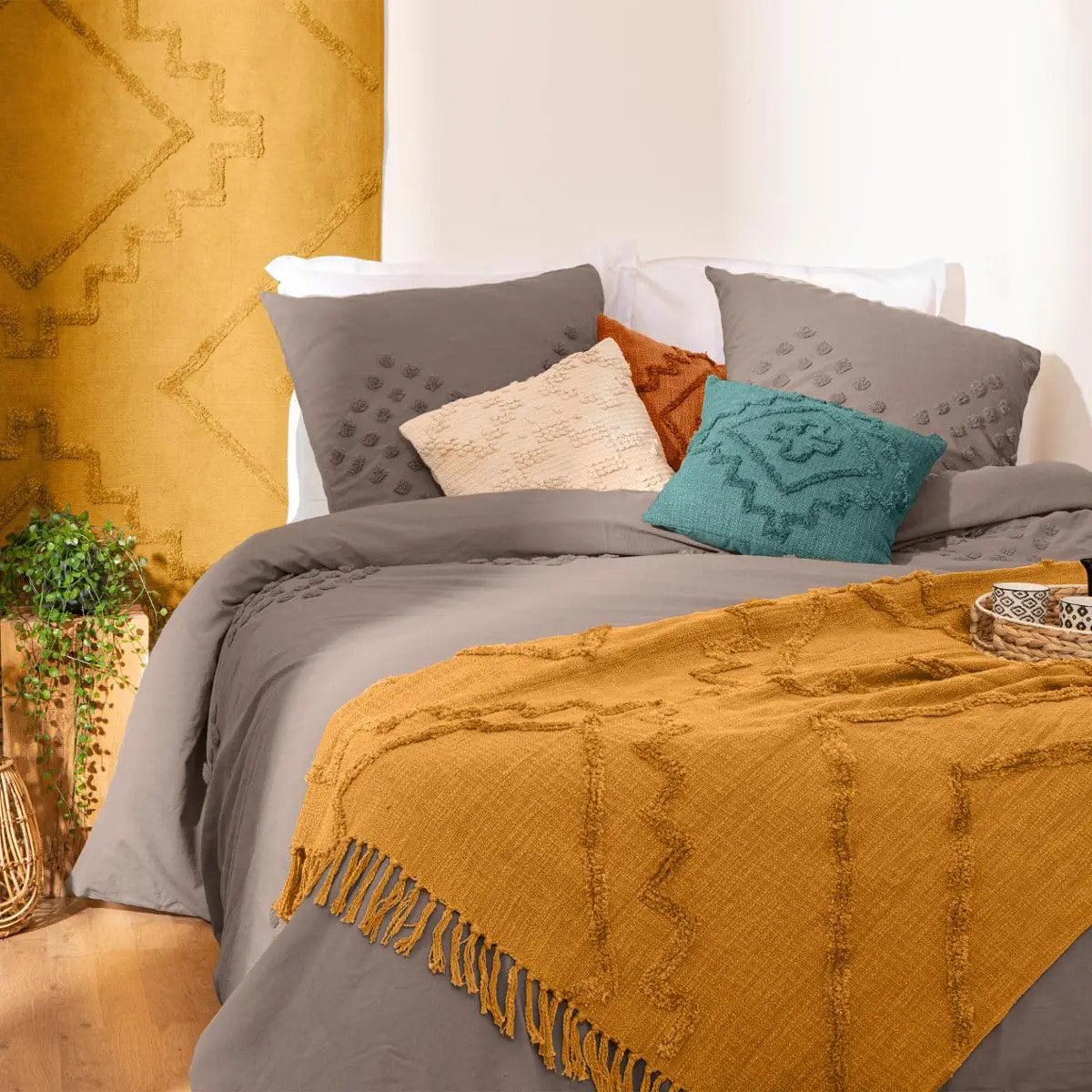 Jeté de lit "Inca" coton tufté jaune moutarde 130x180cm