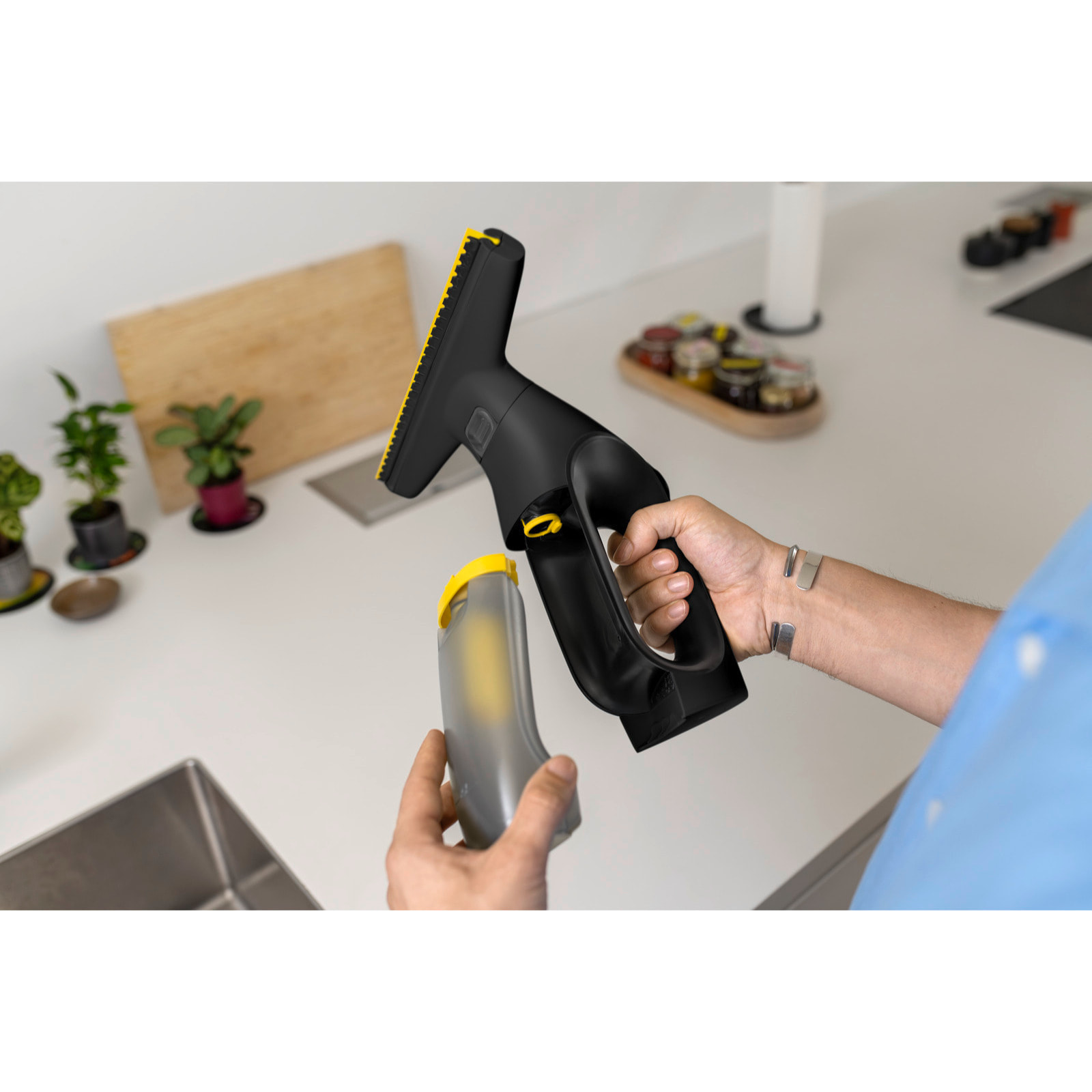 Nettoyeur de vitres Karcher WV 2 Universal Extra+ Black - autonomie 105m² - détergent 1l - chargeur USB-C