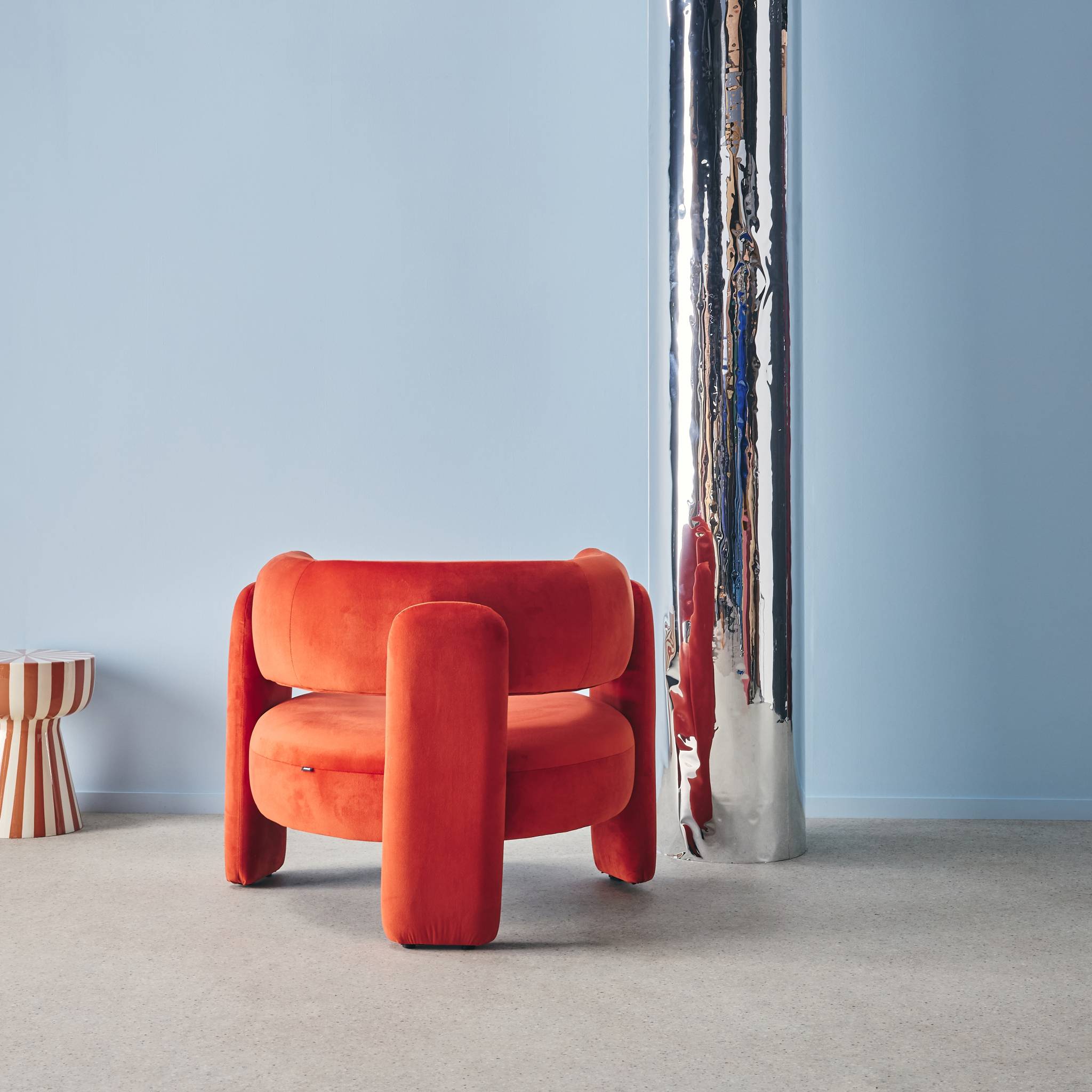 Fauteuil tripode en velours orange