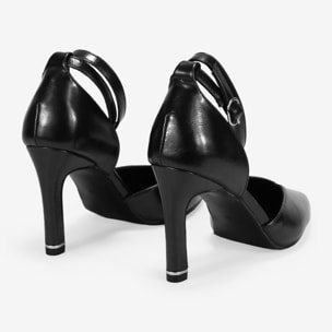 Zapatos de tacón negros con punta
