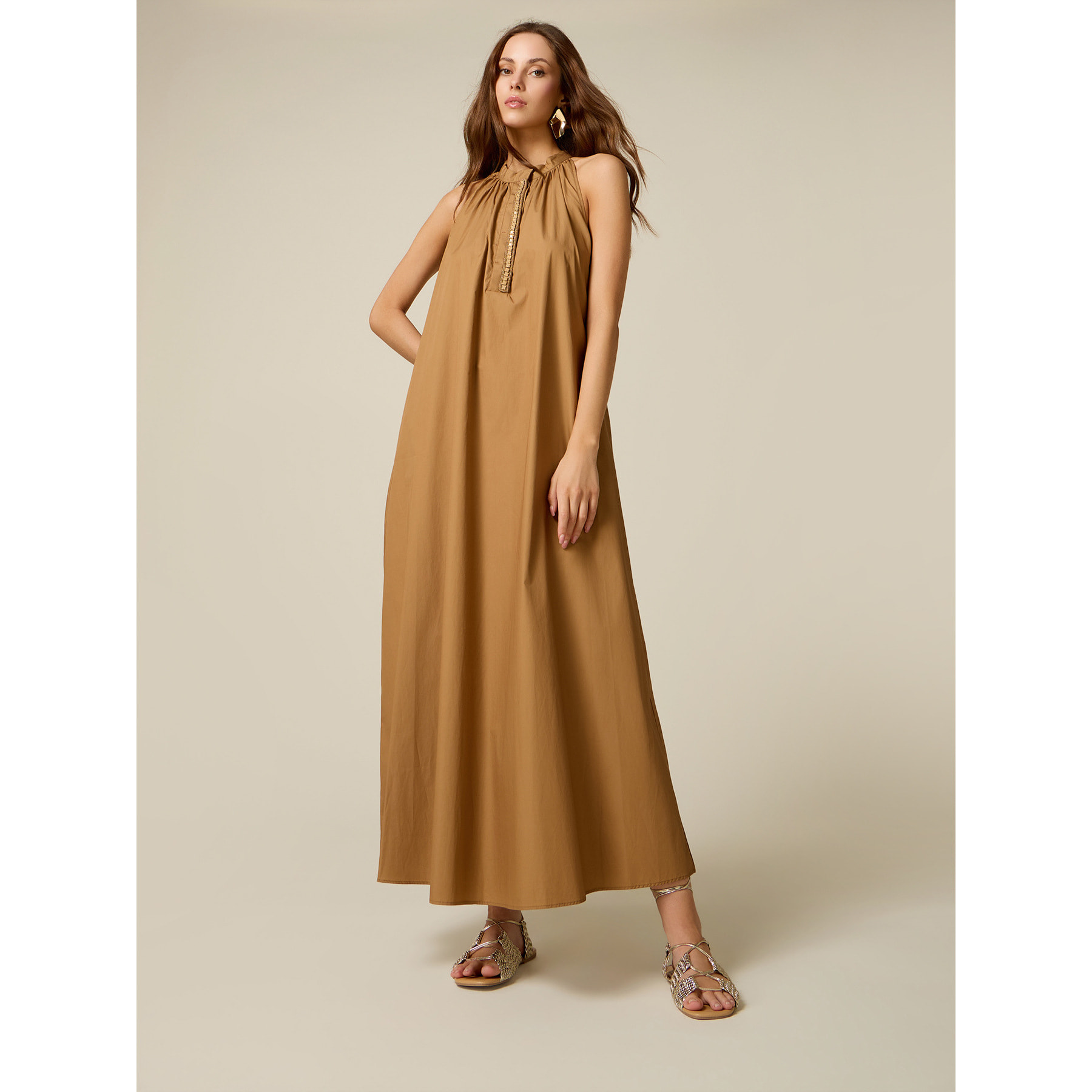 Oltre - Vestito lungo in popeline con dettaglio gioiello - Beige