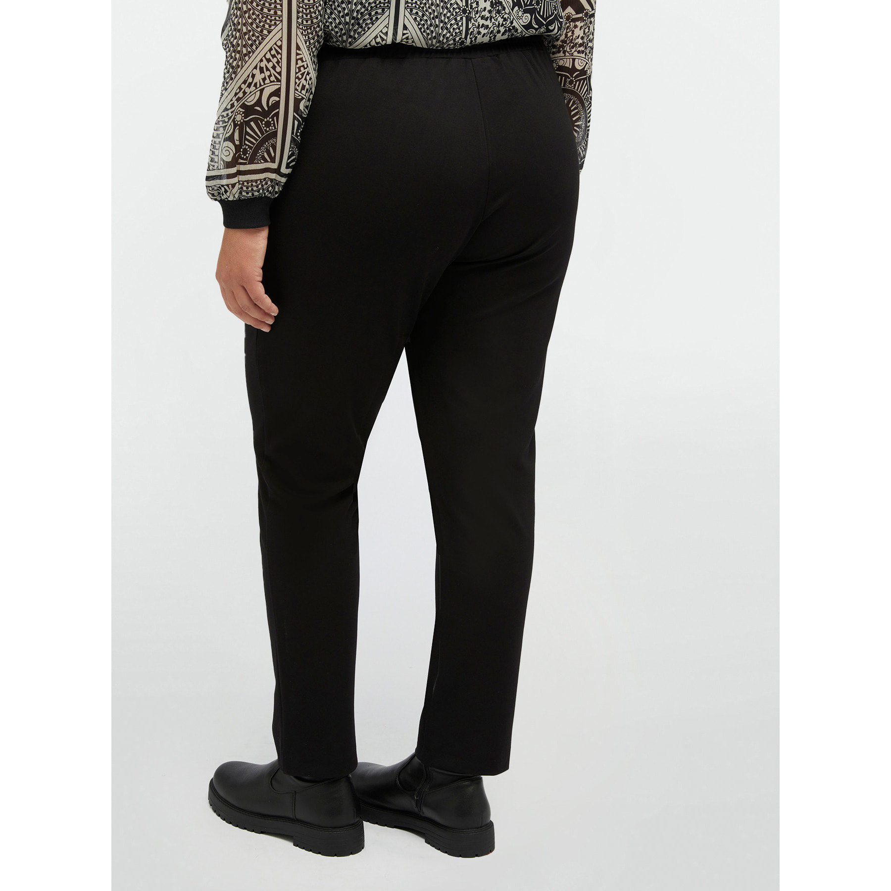 Fiorella Rubino - Pantaloni joggers in viscosa LENZING™ ECOVERO™ - Nero