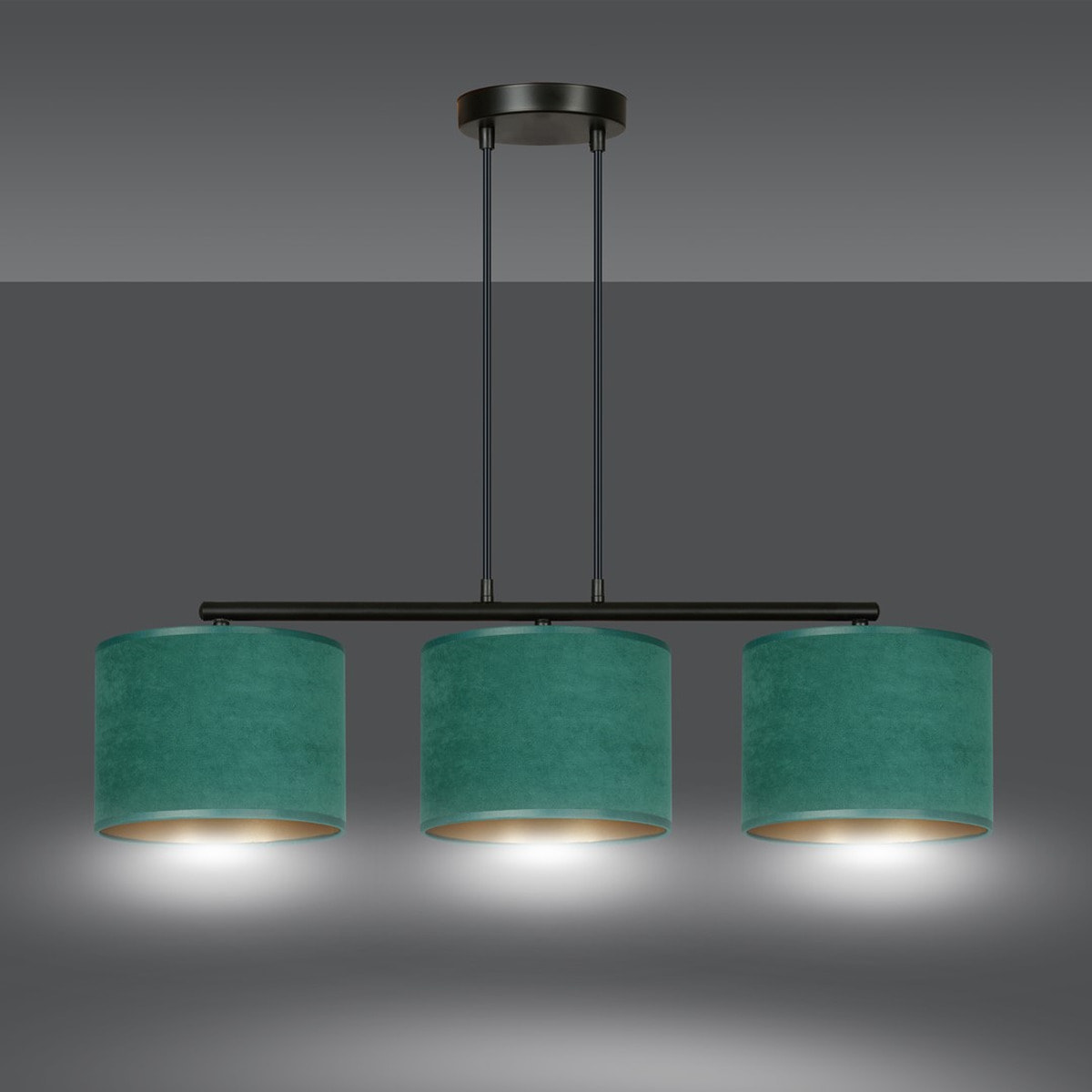Lampada a sospensione Hilde in acciaio e velluto verde