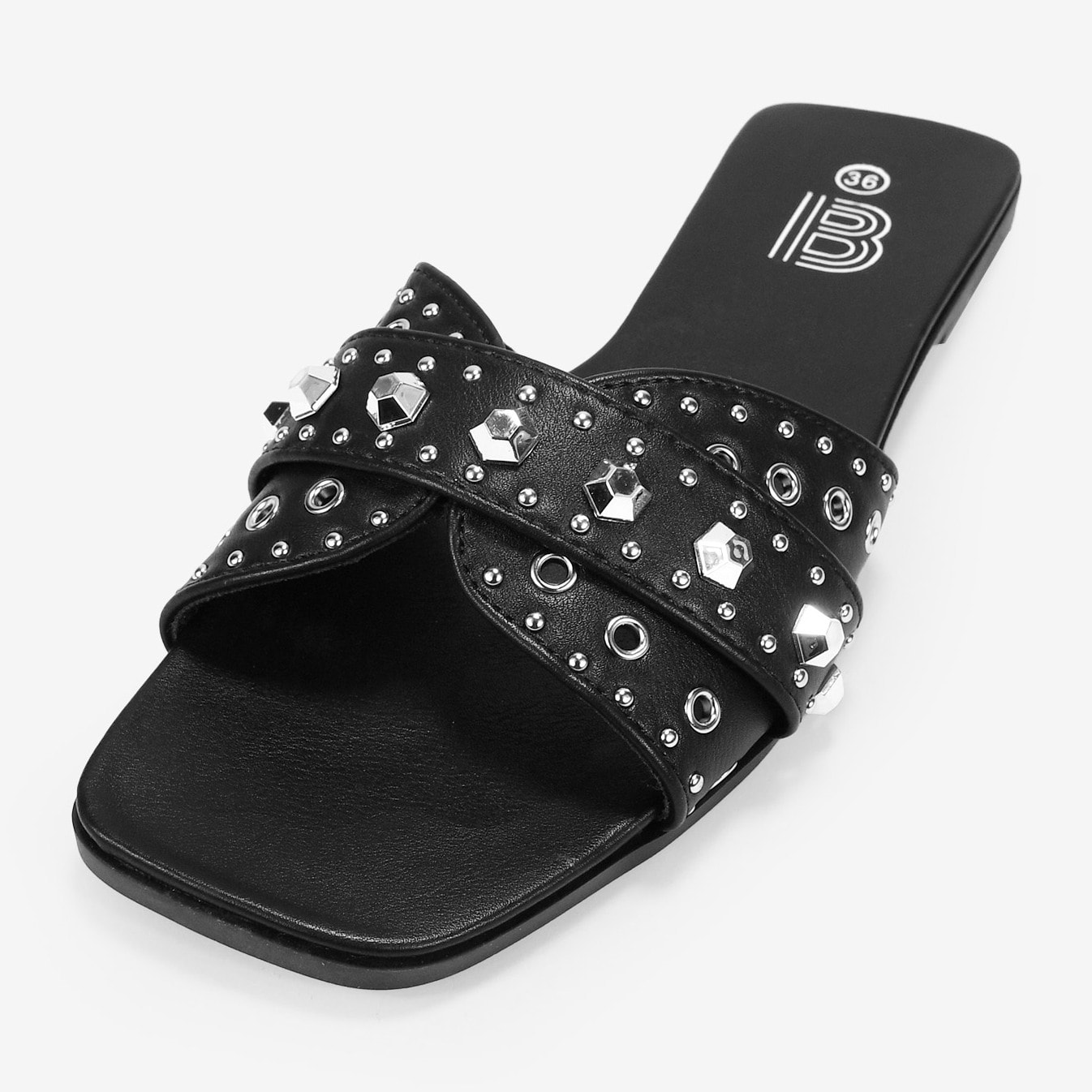 Sandalias planas negras con tachas metálicas