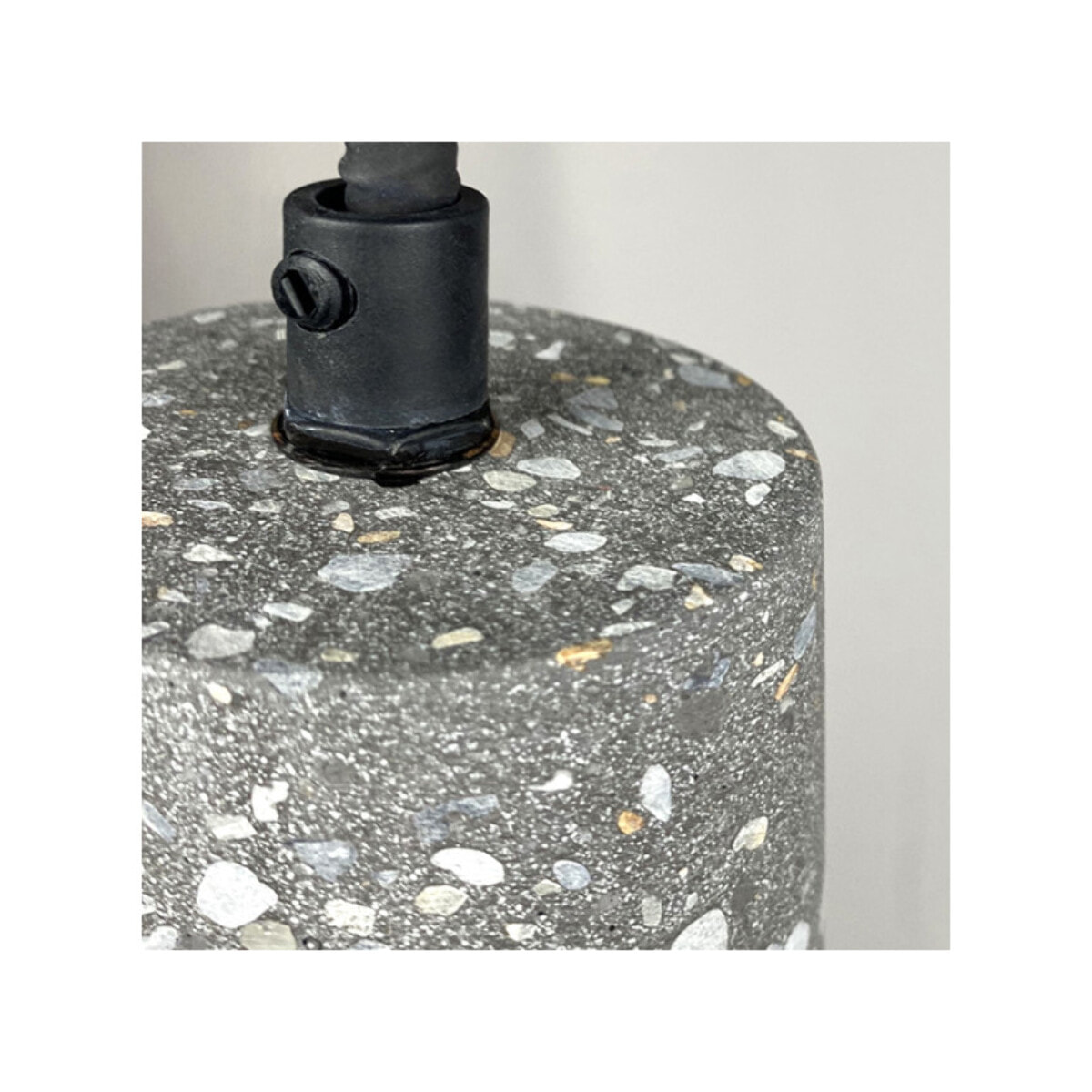 Suspension lumineuse en terrazzo gris ciment - PRAO