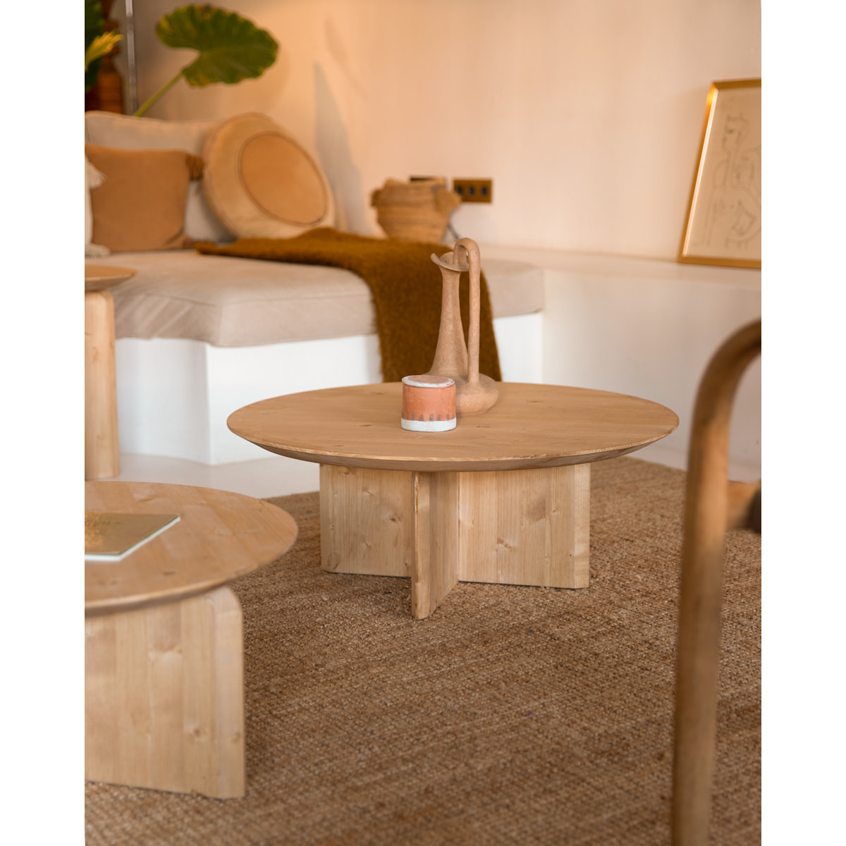 Table basse ronde en bois massif ton chêne moyen en différentes tailles