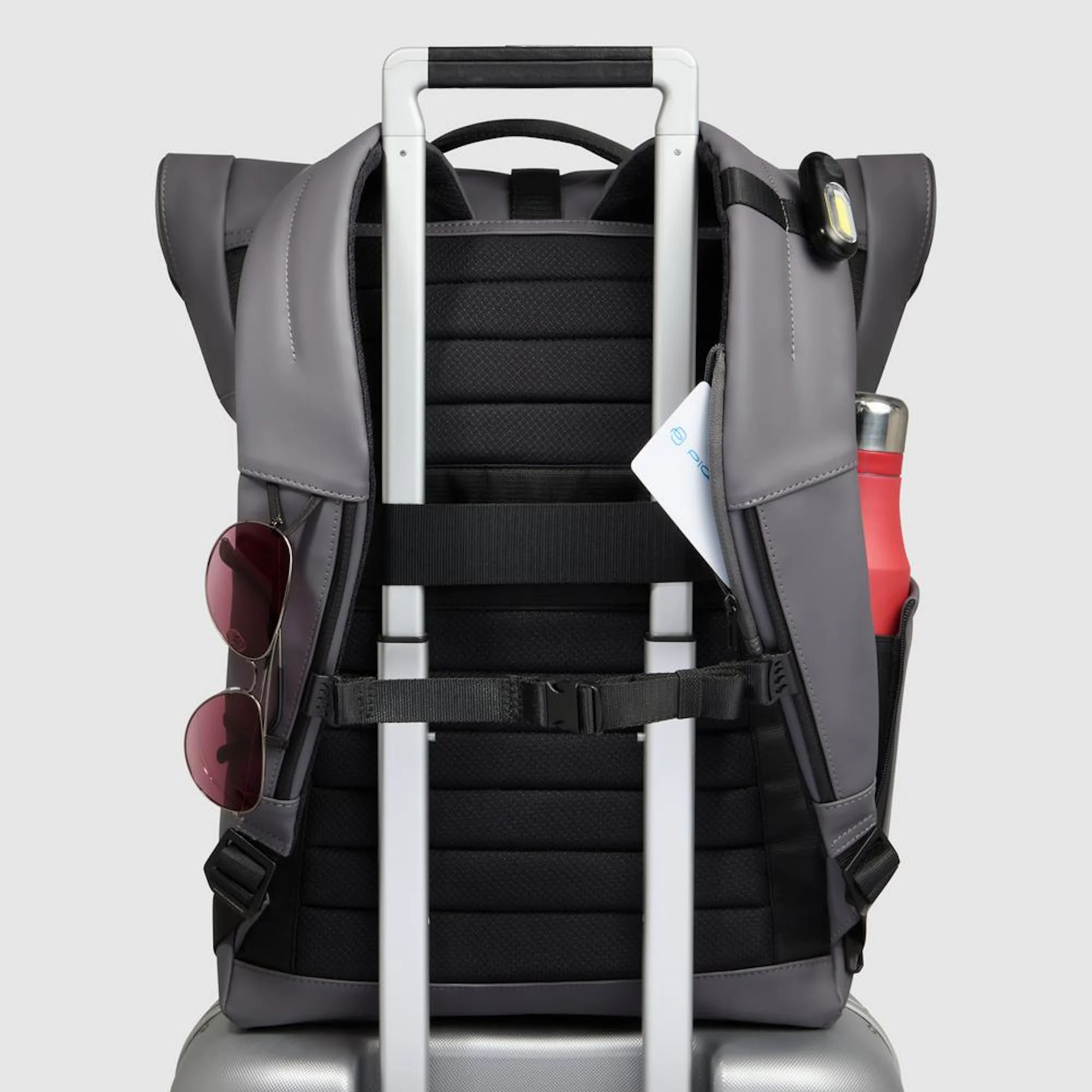 Piquadro Zaino roll-top per PC e iPad® con cinghia pettorale, agganci per lucchetto e luce portatile da bici