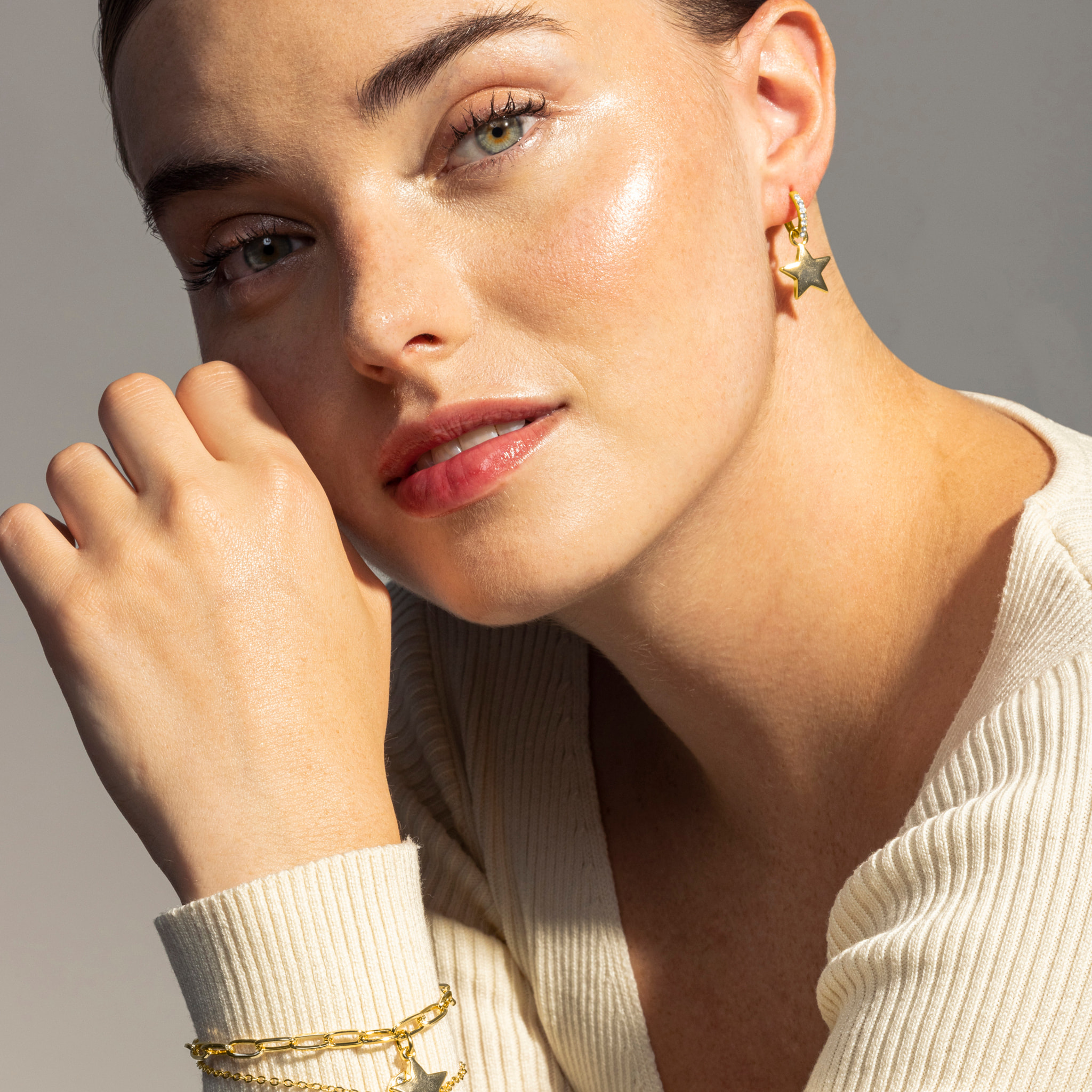 Pendientes de Circonita Brillante acabados en oro amarillo de 18K