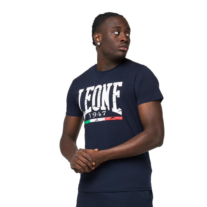 Conjunto completo para hombre compuesto por camiseta vintage Leone Basic y pantalón corto