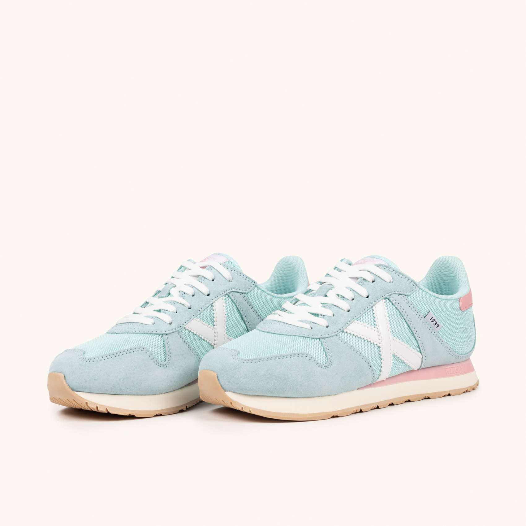 Sneakers de Estilo Retro Running en Serraje y Rejilla Color Celeste MUNICH MASSANA CLASSIC WMN 596