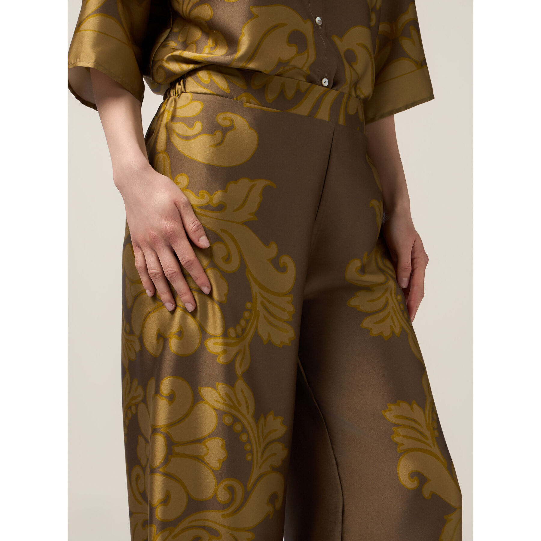 Oltre - Pantaloni palazzo in raso fantasia - Marrone