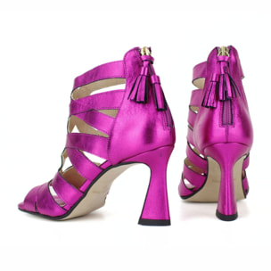 Sandalia de fiesta con tiras cruzadas. Tacón de 7 cm