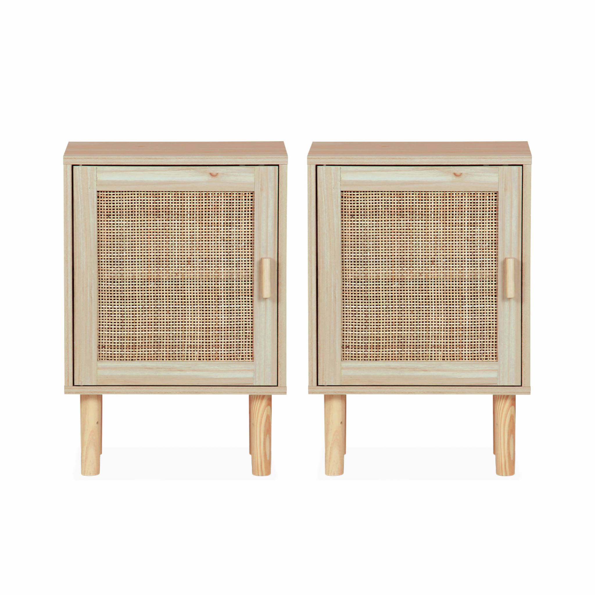 Lot de 2 tables de chevet en cannage et décor bois - Camargue - 40x30x58cm. 2 niveaux. 1 porte. pieds droits