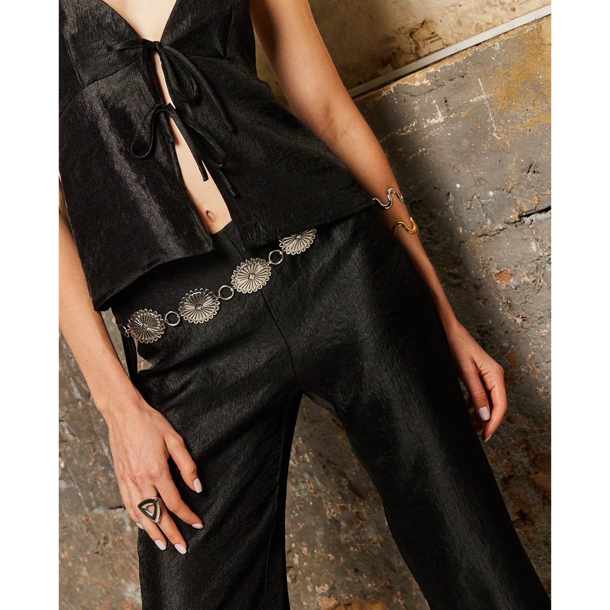 Top de tirantes con abertura delantera