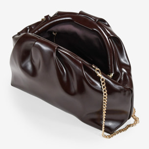 Bolso de mano marrón con boquilla