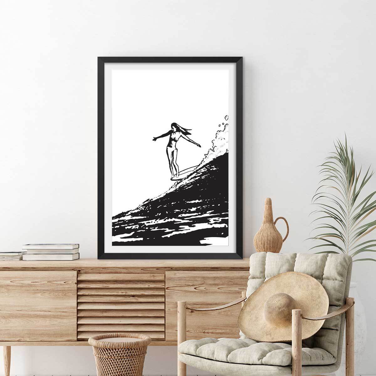 Poster surfeuse longboard Affiche + cadre en bois - Noir