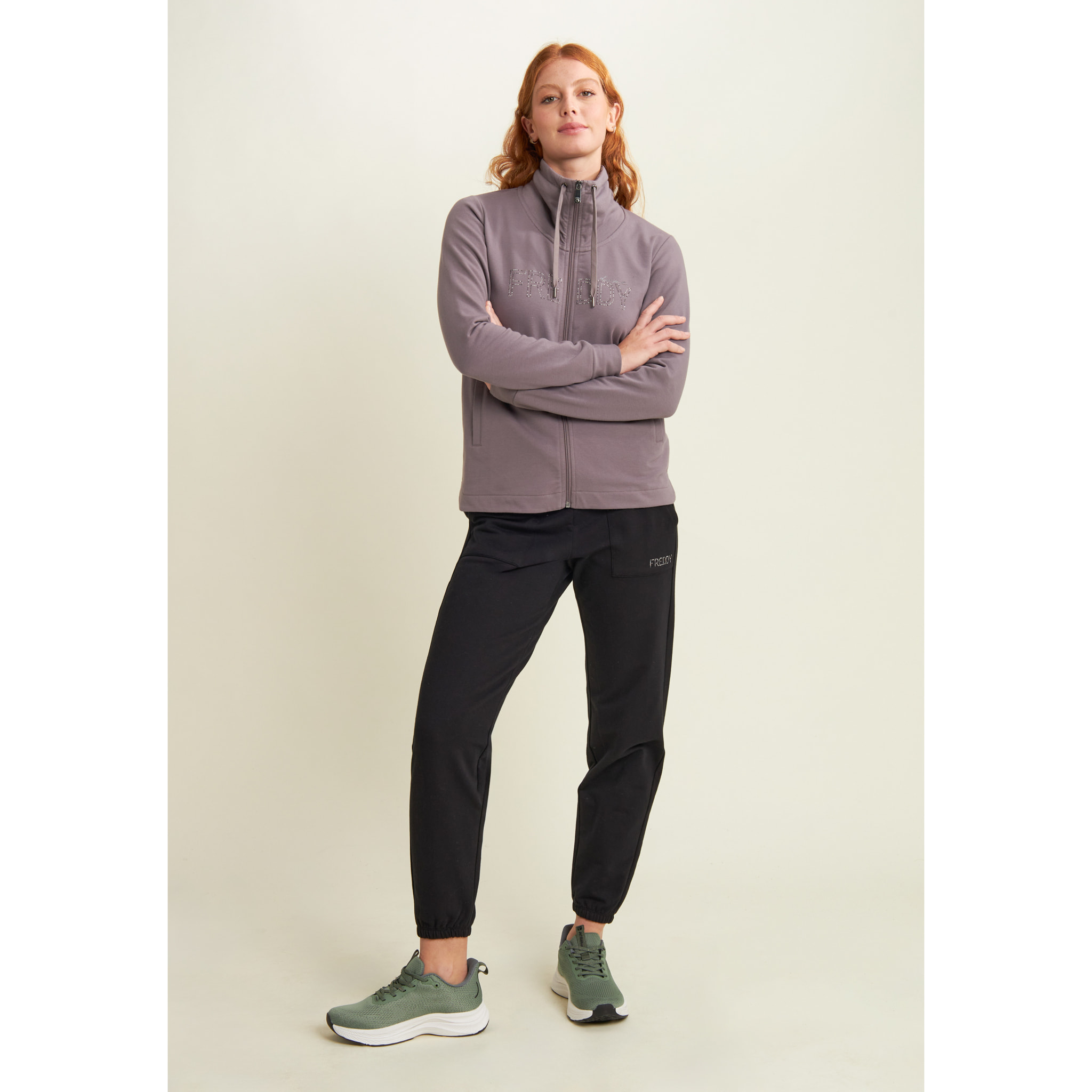 Pantaloni con fondo elasticizzato e tasche applicate