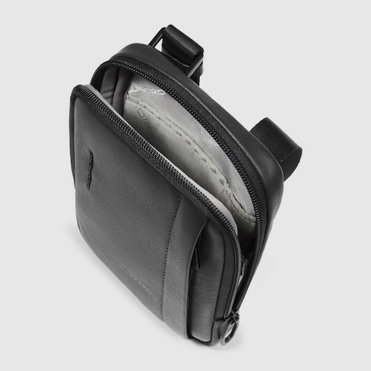 Piquadro Porta telefono da collo in pelle con porta carte di credito, schermato con protezione RFID