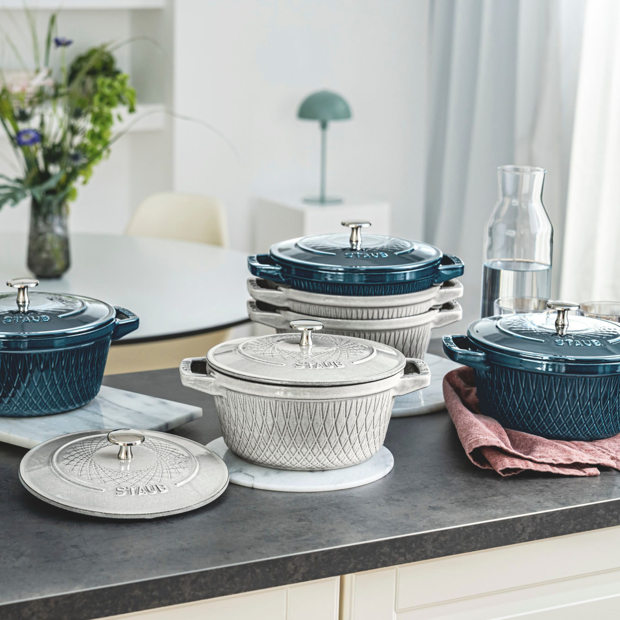 Cocotte twister 24 cm, Rond(e), Truffe blanche, Fonte