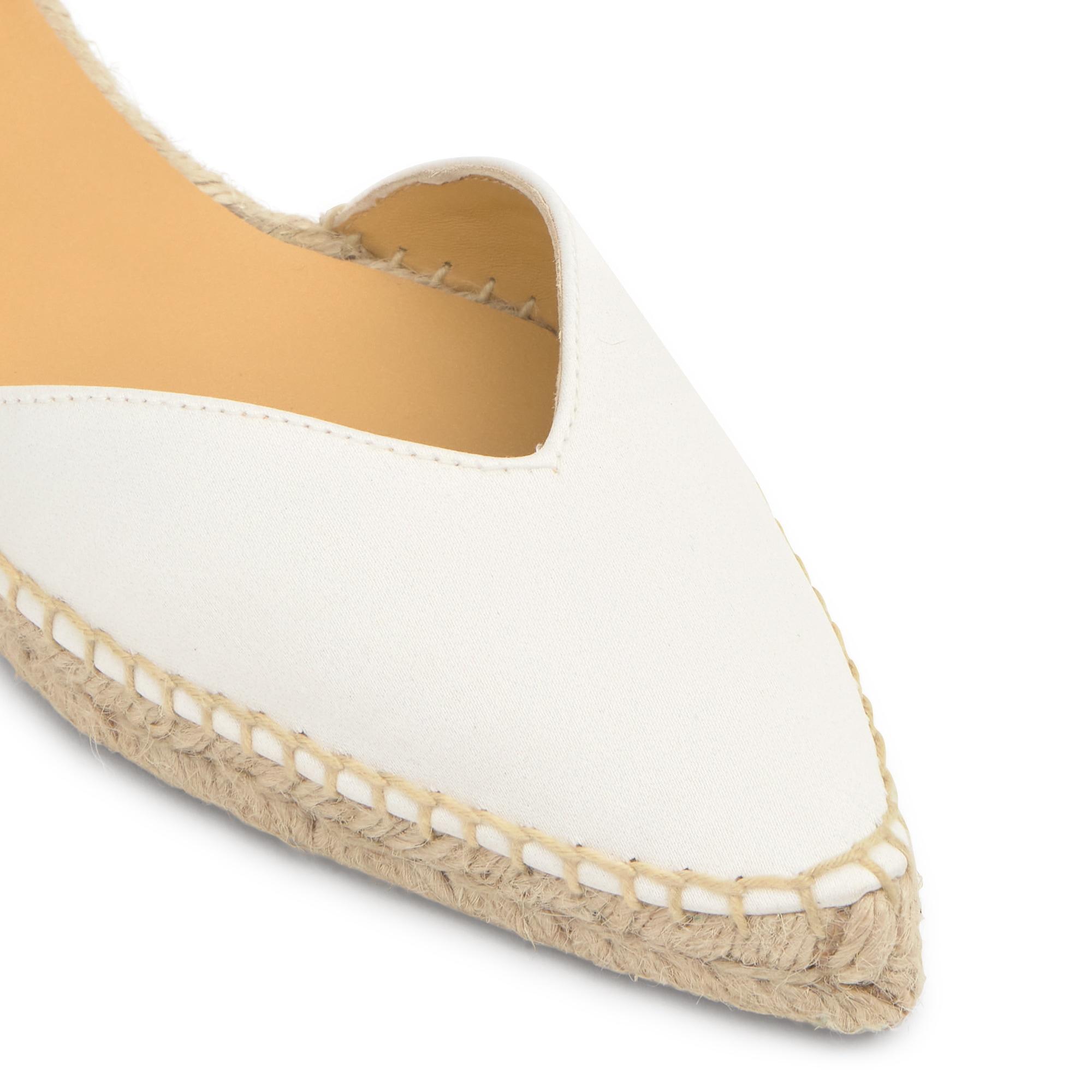 Alpargata plana Brava en raso con cordones de terciopelo y punta afilada