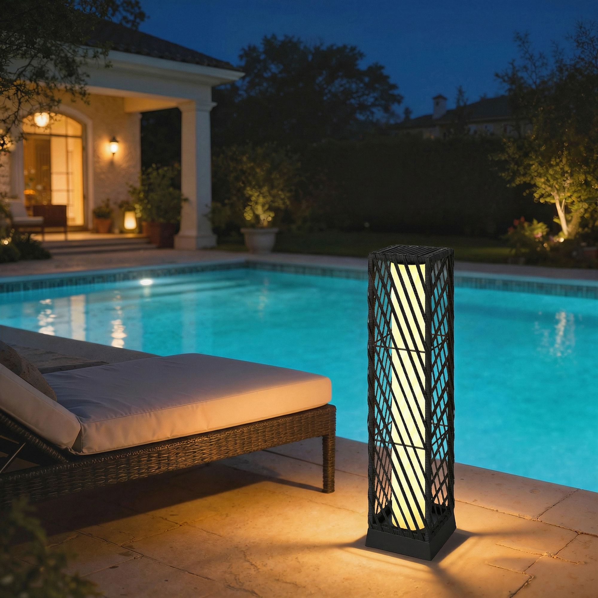 Linterna de Jardín de Ratán, Farola Solar Exterior con Luces LED Encendido y Apagado Automático, Impermeable, IP44, Lámpara de pie para Terraza, Balcón, Patio, 16x16x68 cm, Negro