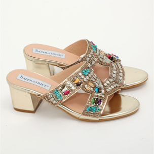 Sandali in simil pelle con tacco comodo ed applicazione di strass e pietre