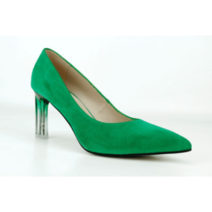 Salón en color verde con tacón en metacrilato combi. Tacón 7 cm