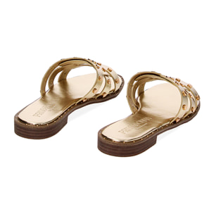 Sandalias planas doradas en laminado
