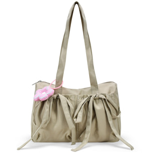 Bolso de hombro beige en nailon con charms