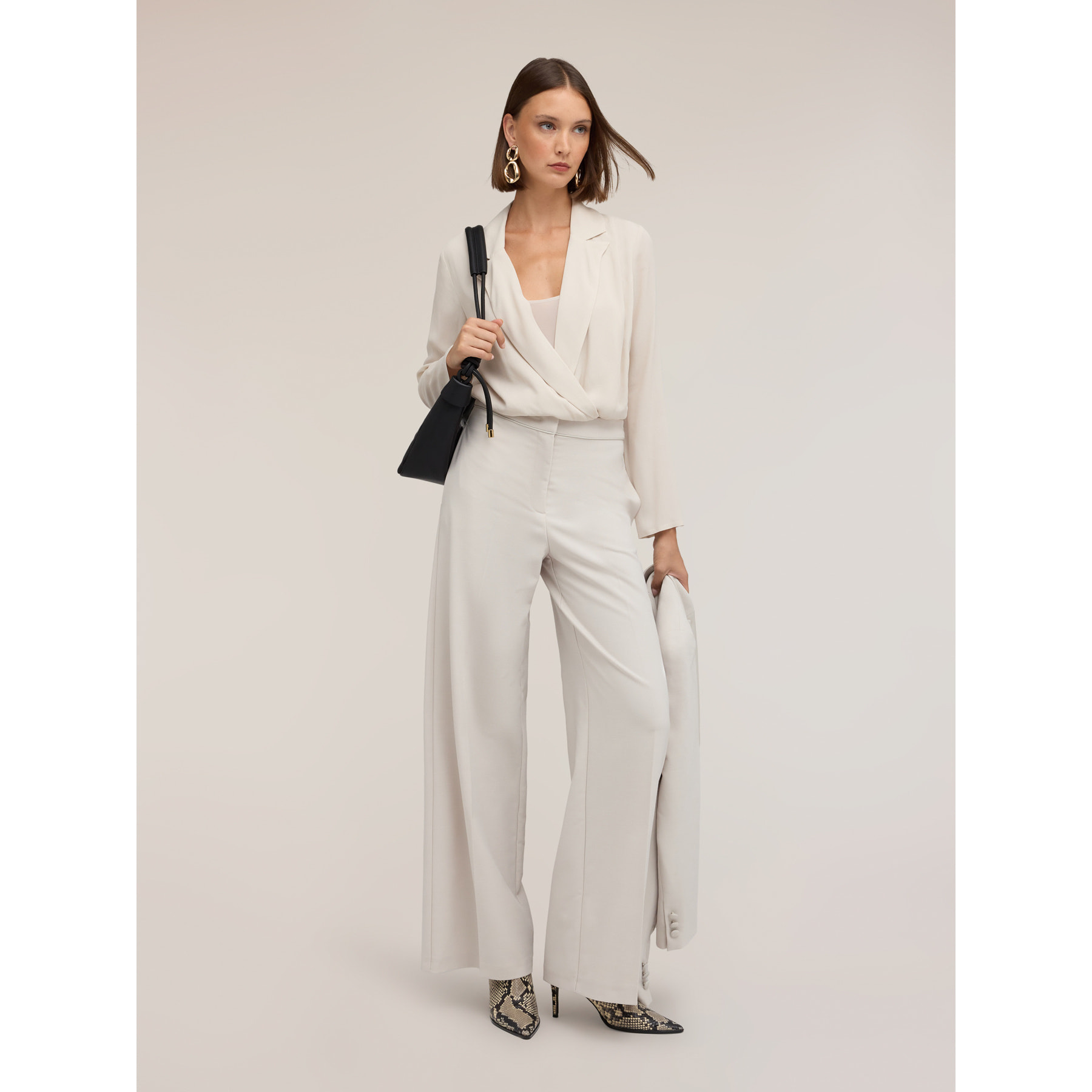 Motivi - Camicia body in crêpe de chine con scollo incrociato - Beige