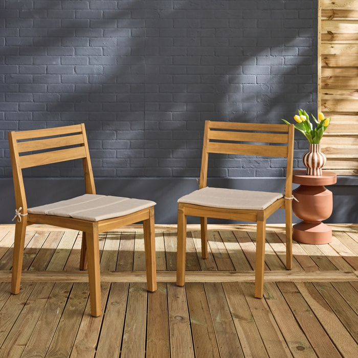Lot de 2 chaises de jardin beige MERINA bois d'acacia avec coussin. 52 x 55 x 81 cm