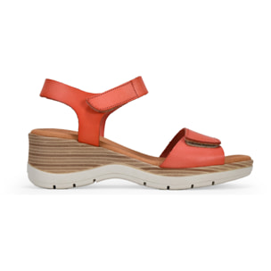 Sandalias coral en piel con velcro