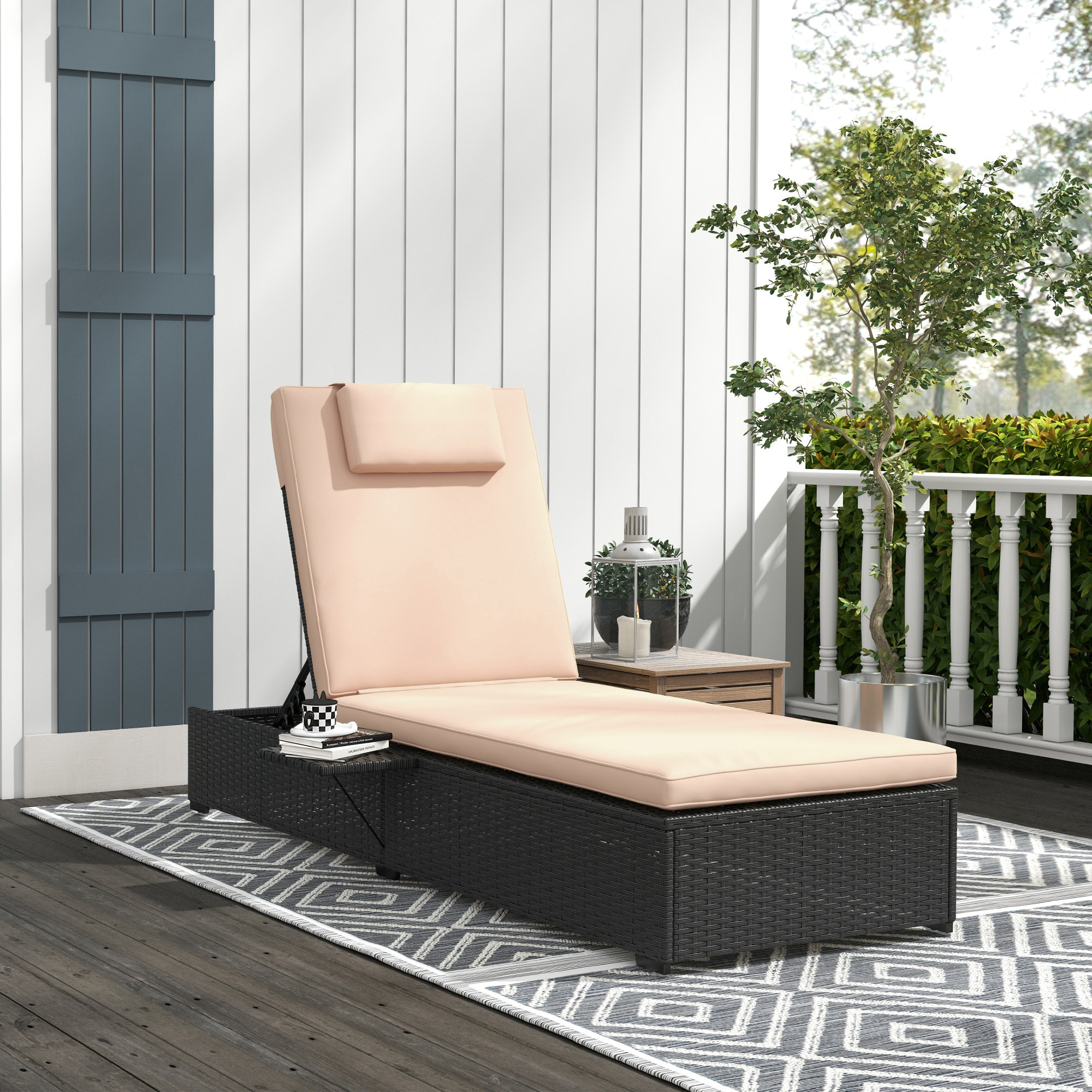 Tumbona de Ratán Reclinable Tumbona para Jardín con Respaldo Ajustable en 5 Niveles Mesita y Cojín Carga 120 kg para Patio Terraza Negro y Beige