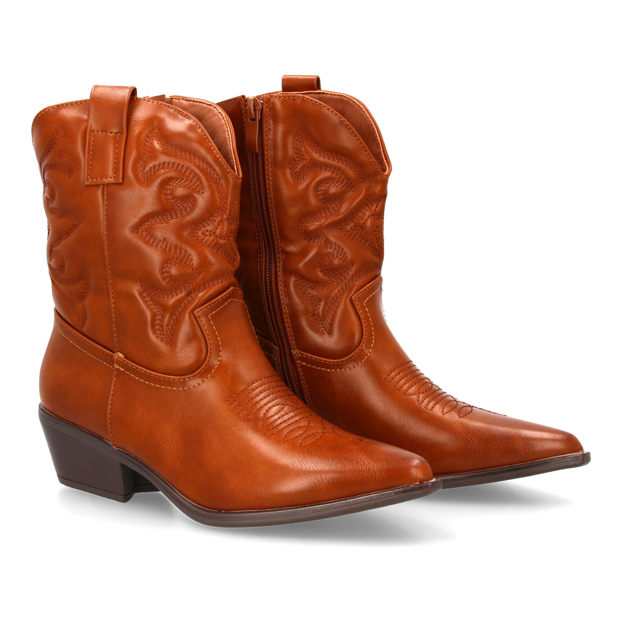 Botín cowboy con grabados en la caña