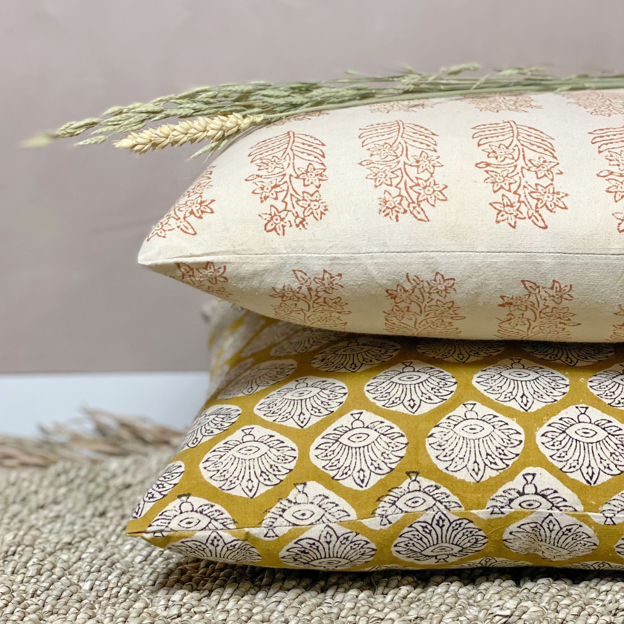 COUSSIN EN COTON IMPRIMÉ BEIGE AVEC MOTIFS 40X40CM ADYAR