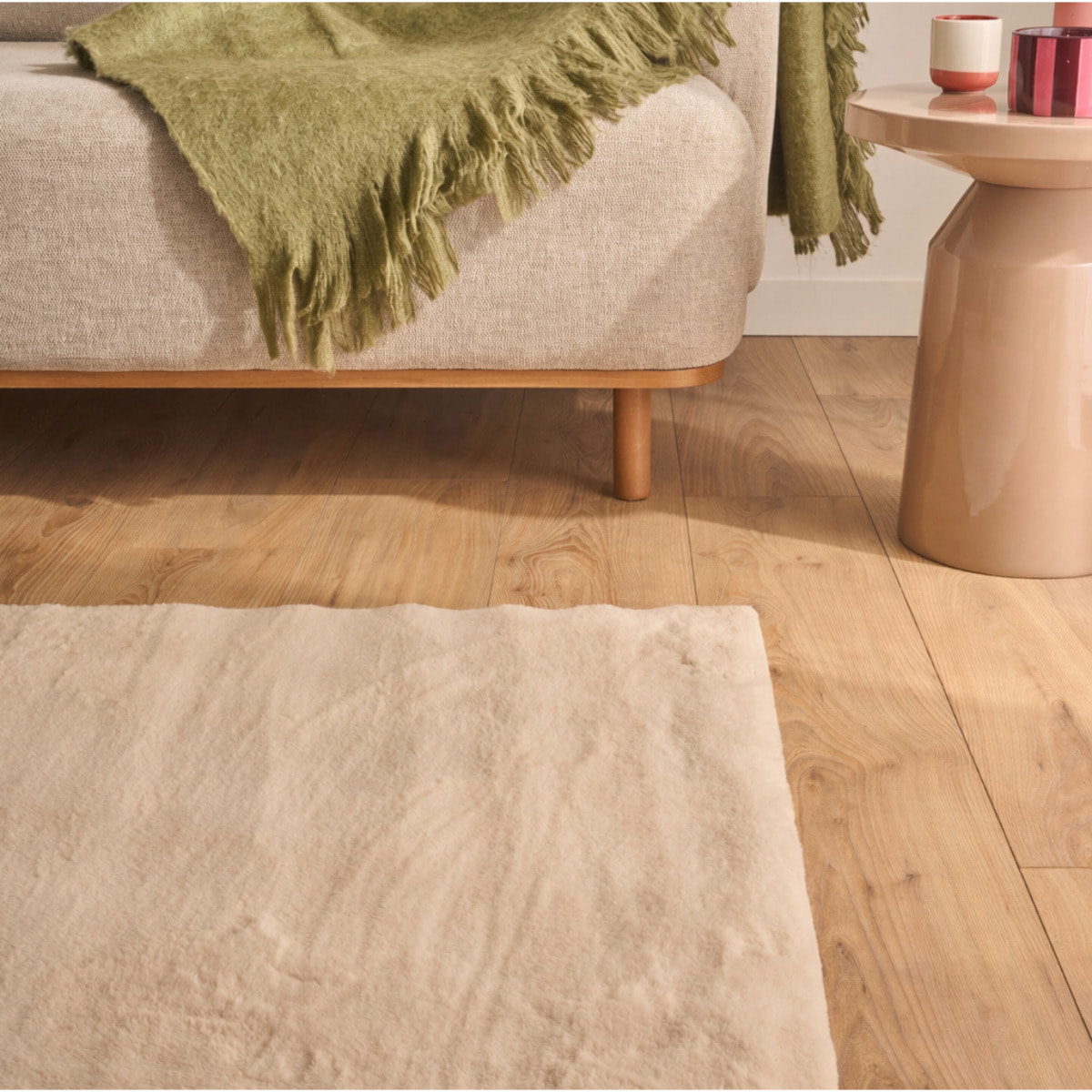 NUBE - Tapis doux et moelleux à poils courts crème