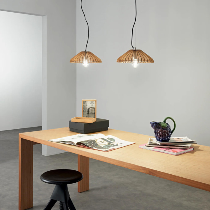 Lampadario a sospensione CALDER in legno nero con cavo in tessuto 30 cm.